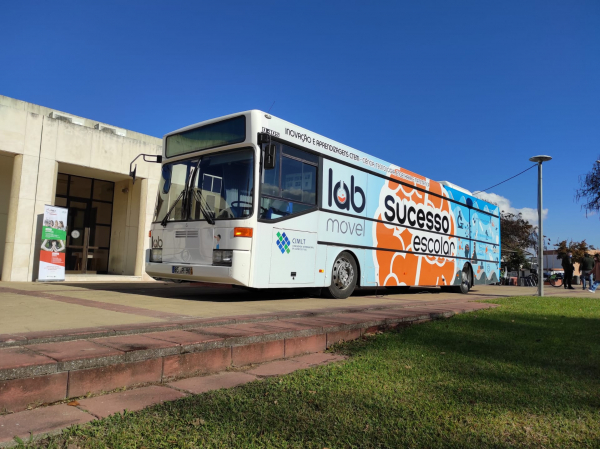 SUCESSO ESCOLAR APRESENTA LABMÓVEL À REDE DE BIBLIOTECAS DA LEZÍRIA DO TEJO
